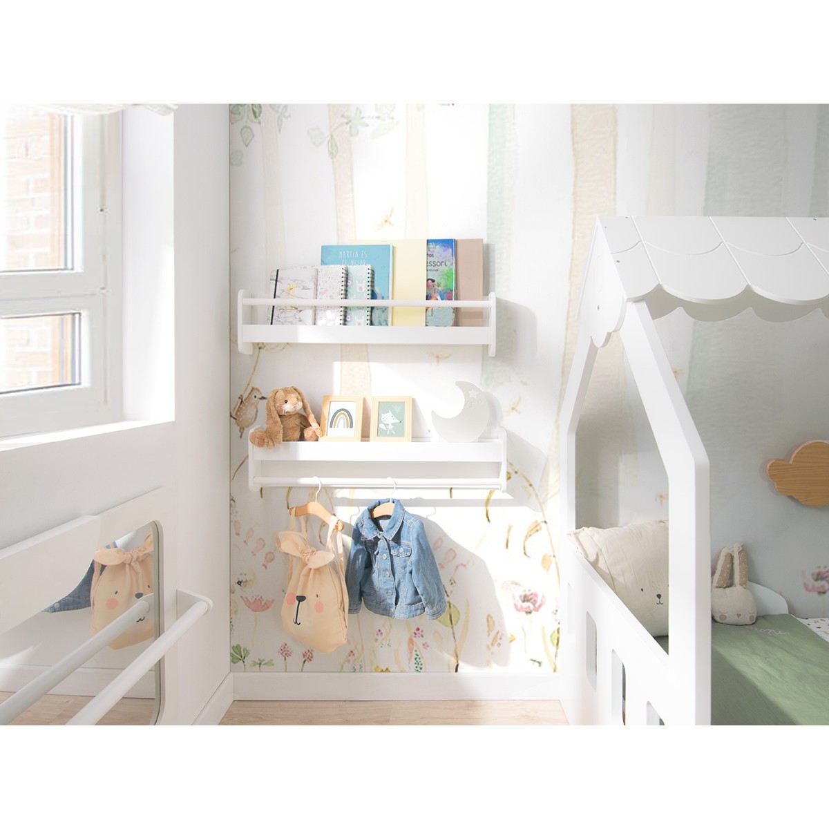 Qué hay en nuestros estantes? – What's on our shelves? - Montessori en Casa