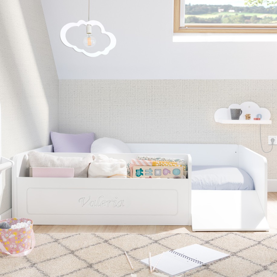 Cama Montessori Blanca con juguetero y rampa - Nombre personalizado
