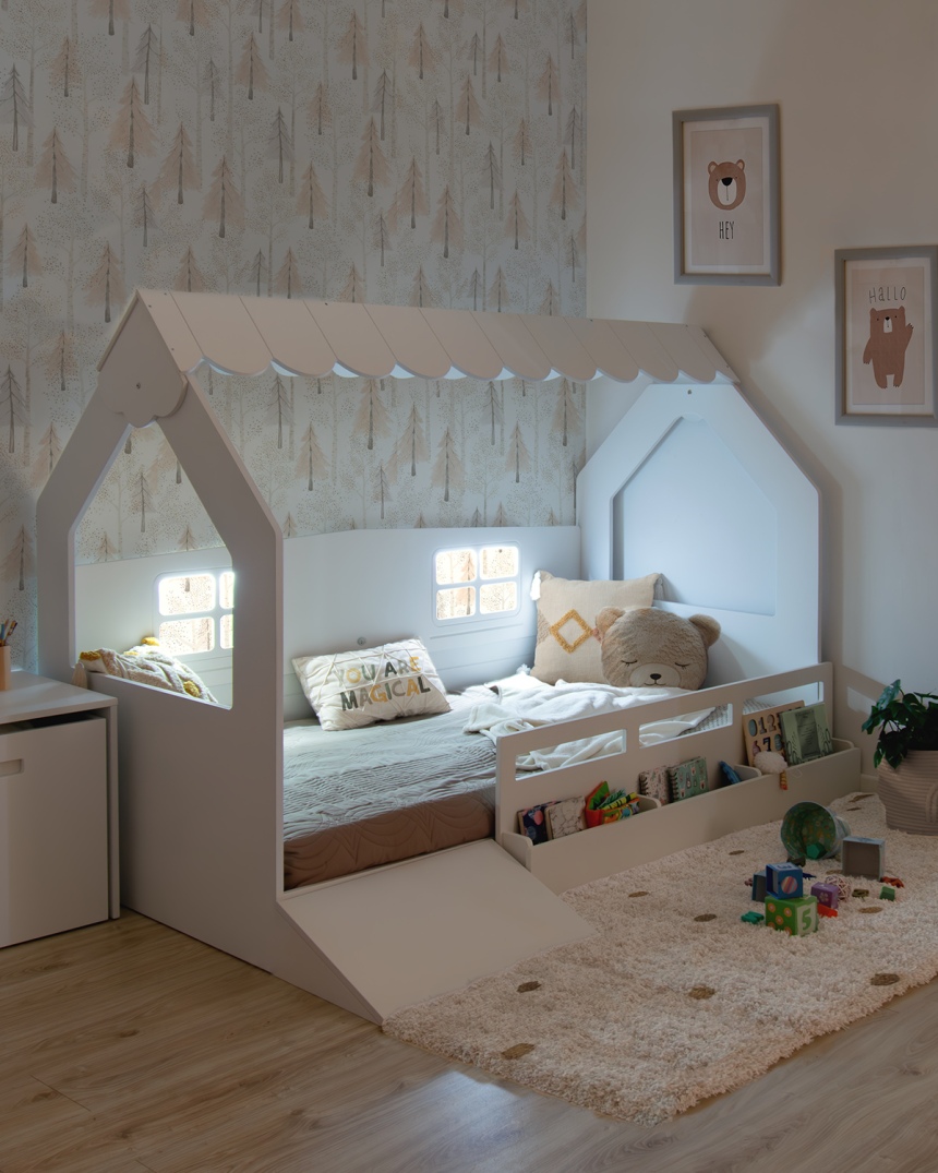 Cama Casita montessori Original con rampa y juguetero 2
