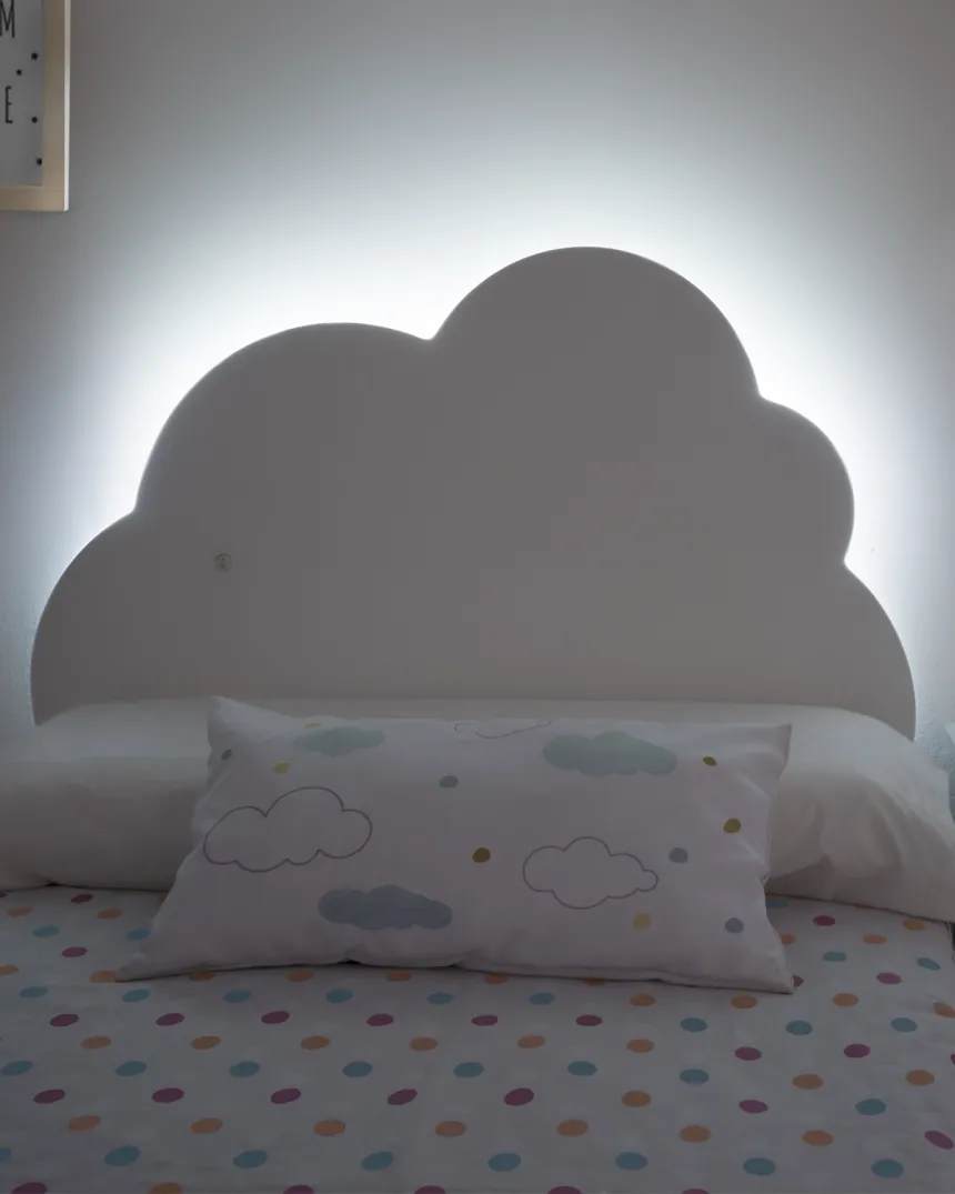 Cabecero infantil Nube con Luz - ¡Diseño gratis! 2