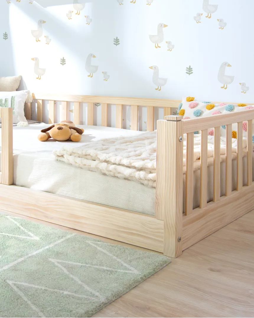 Cama Montessori con librería madera natural | Habitación Montessori