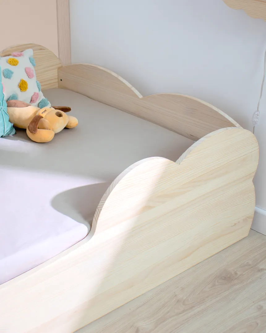 Cama Montessori Nube madera natural vista de lado