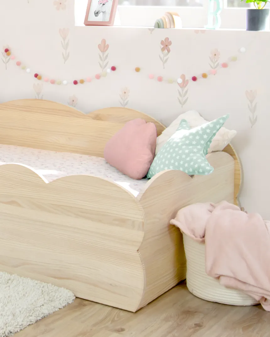 Cama Montessori Nube madera natural para habitación infantil