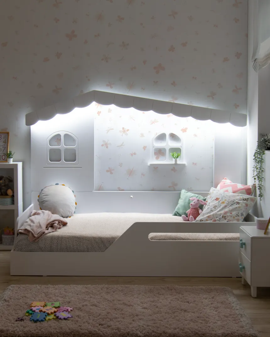Dormitorio cama casita Montessori con tejado 2
