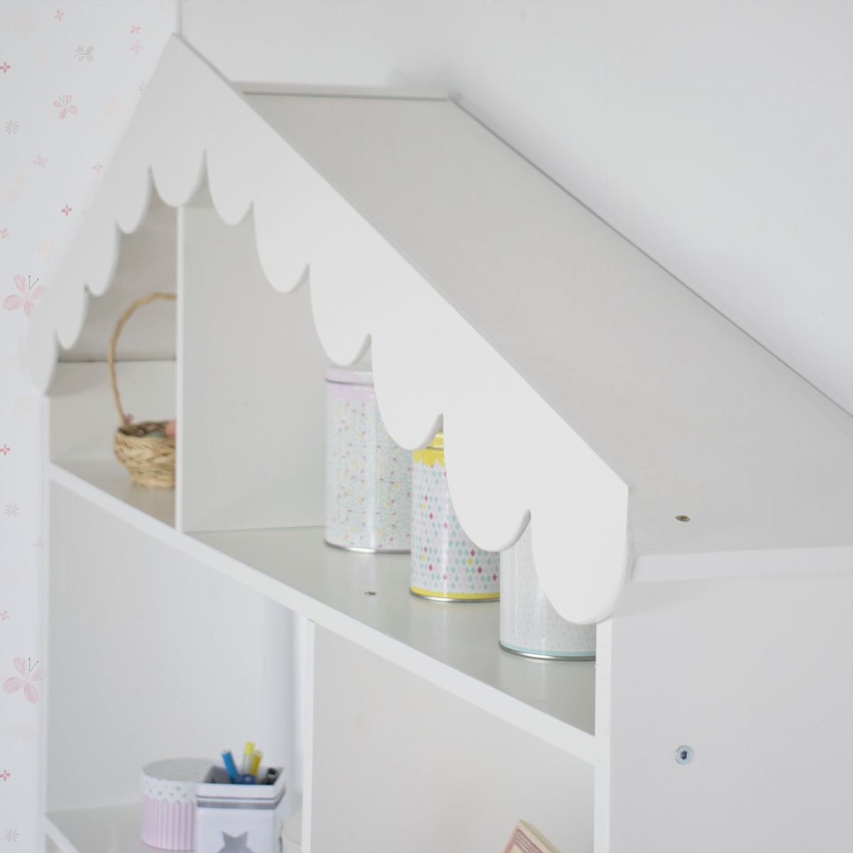 Estantería infantil con diseño en forma de casa de MDF color blanco y patas  de madera Woltu