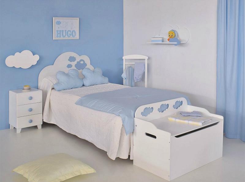 Pintar las habitaciones infantiles de un niño con tonos azul y blanco